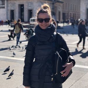 Meet your Posher, Julia